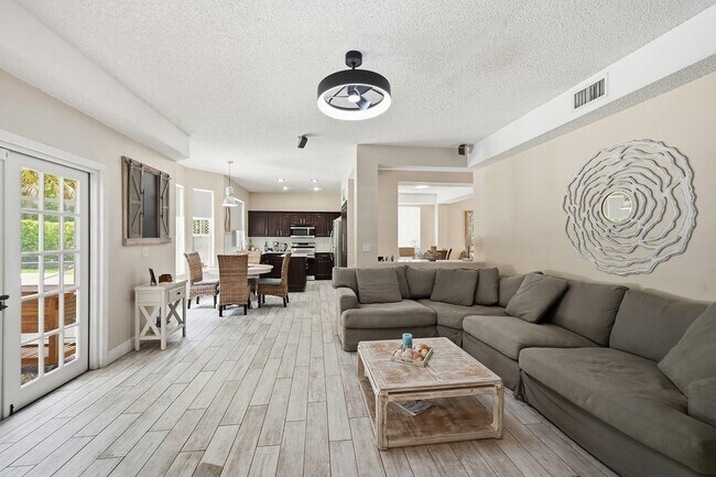 Building Photo - 15073 Oak Chase Ct