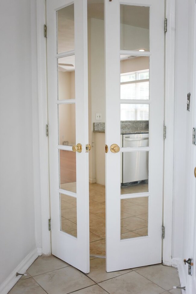 Building Photo - Gorgeous 5 Bedroom Rental in Virginia Beach