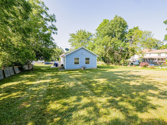 Building Photo - 49 Oakhill St