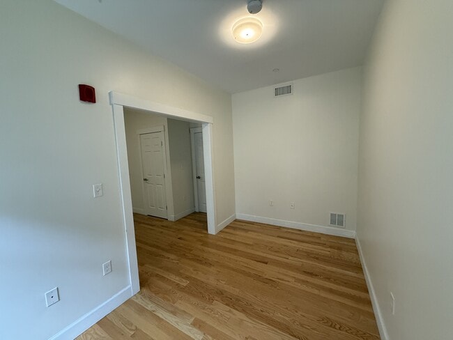 Building Photo - 367 Harvard St