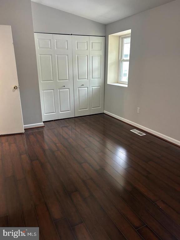 Building Photo - 5497 Endicott Ln