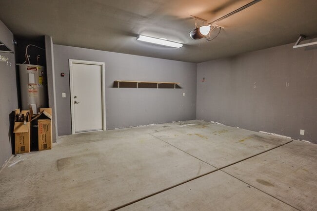 Building Photo - 3 Bedroom 2 Bathroom