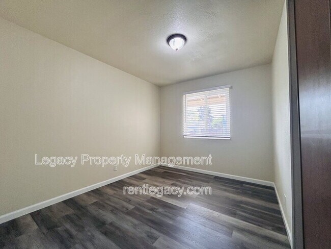 Building Photo - 803 Blue Bill Way