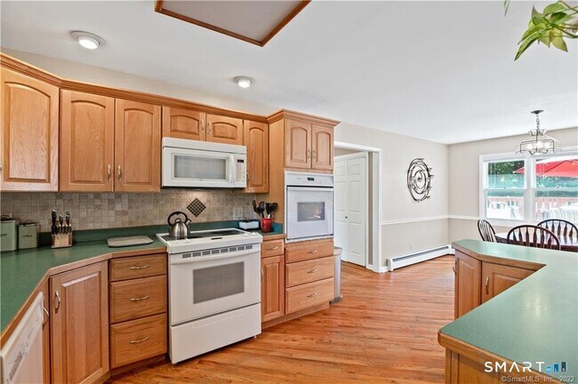 Building Photo - 8 Genesee Ln