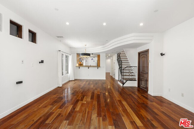 Building Photo - 744 N Alfred St