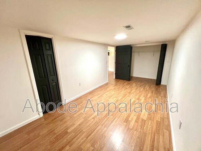 Building Photo - 1233 Collins Hwy