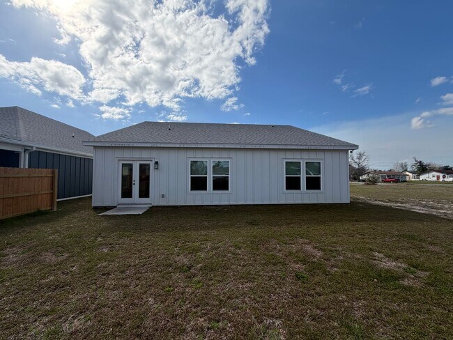 Building Photo - 1303 Louisiana Ave