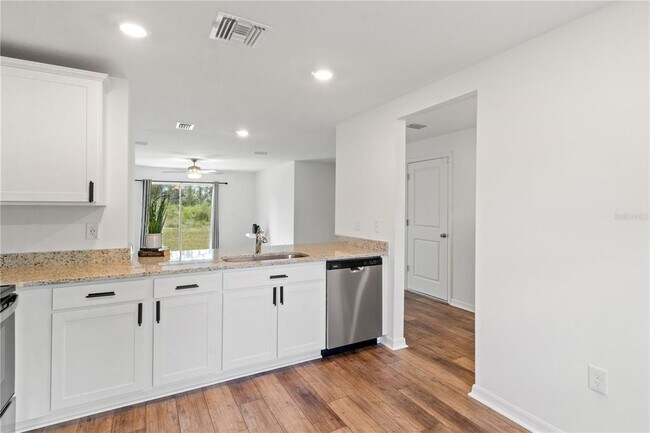 Building Photo - 11380 Old Squaw Ave