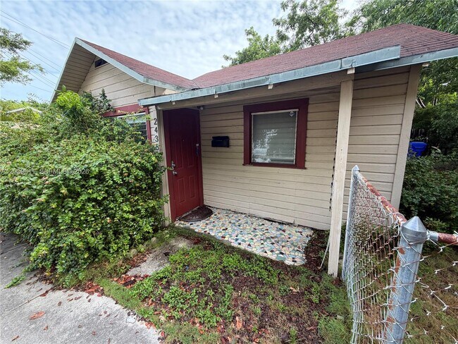 Building Photo - 2430 SW 25th Ter