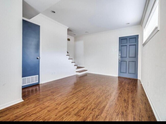 Building Photo - 4704 Abbott Ave