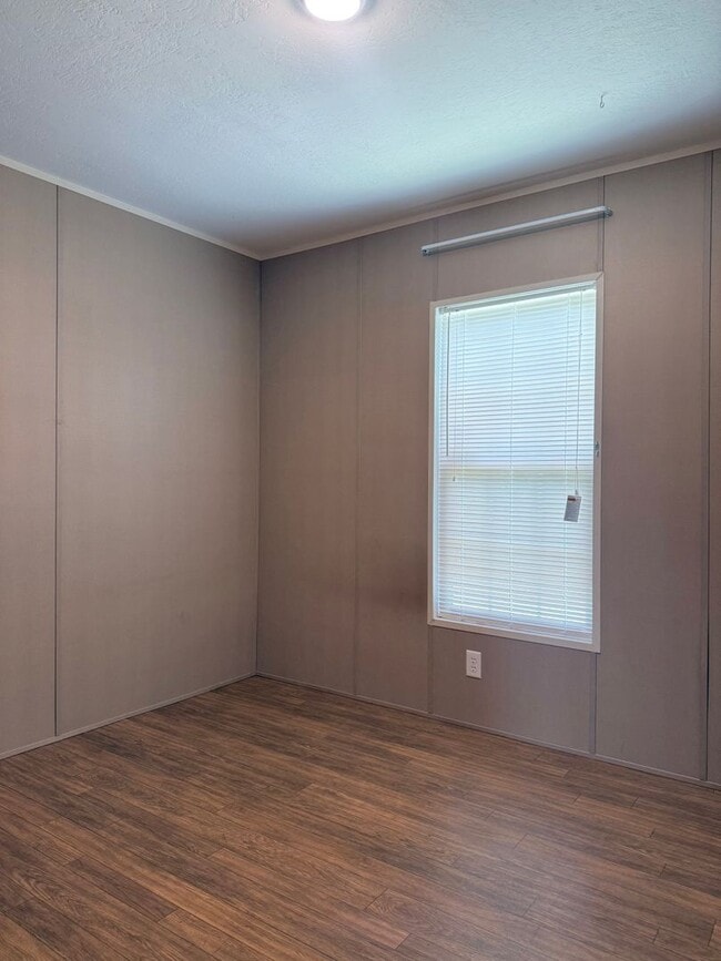 Building Photo - Charming 3 Bed, 2 Bath Mobile Home – Count...