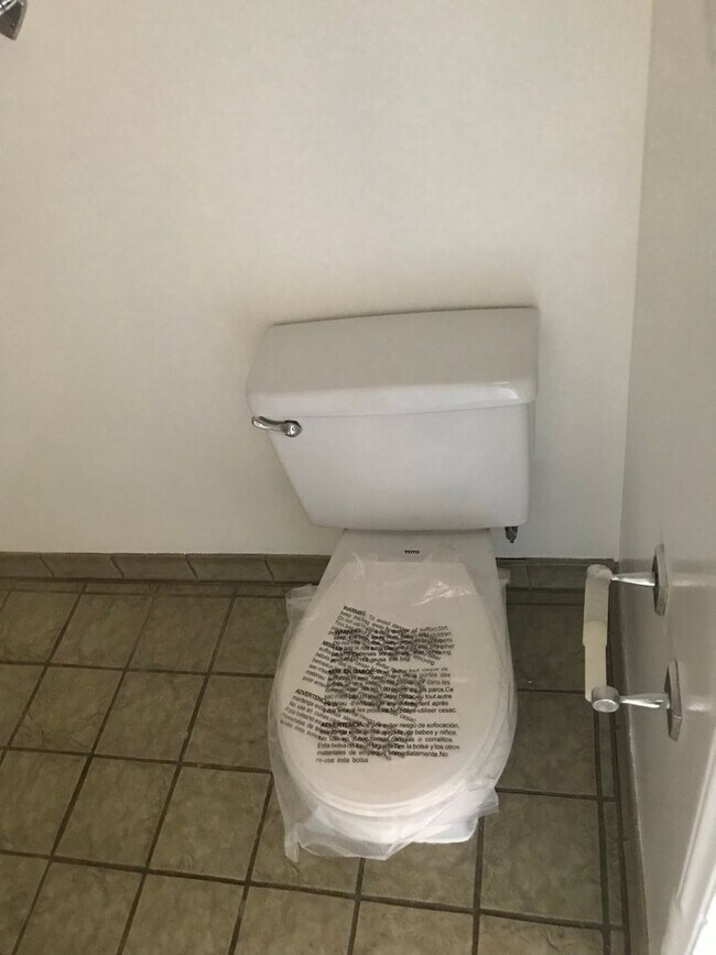 Building Photo - 1976 Hillhurst Ave