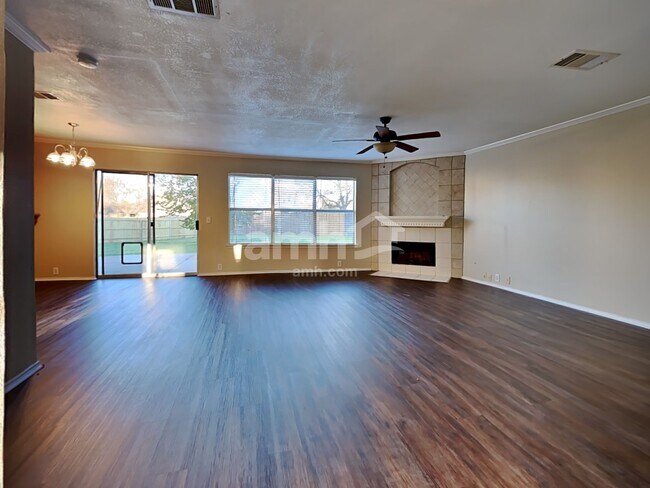 Building Photo - 3104 Pinehurst Court