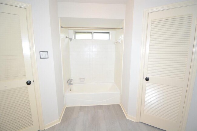 Building Photo - 15138 Corona Del Mar Dr