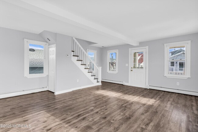 Building Photo - 2 Bedle Pl