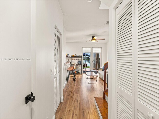 Building Photo - 1433 Presidio Dr