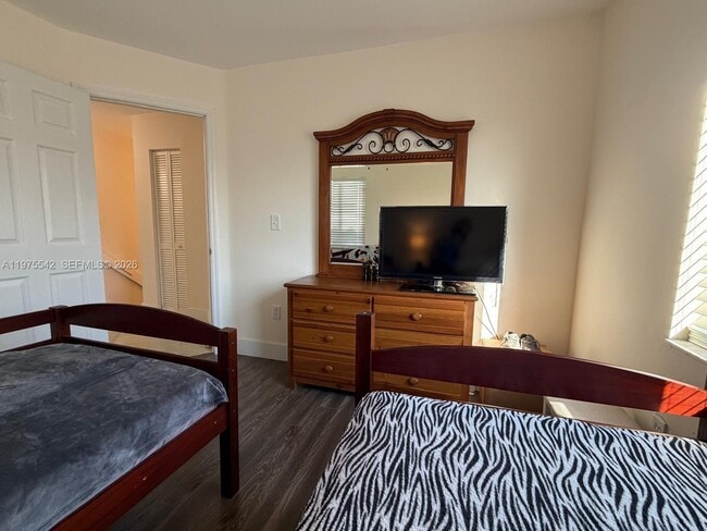 Building Photo - 2603 W 60th Pl