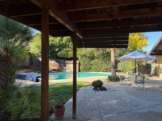 Building Photo - Desirable St Francis Neighborhood