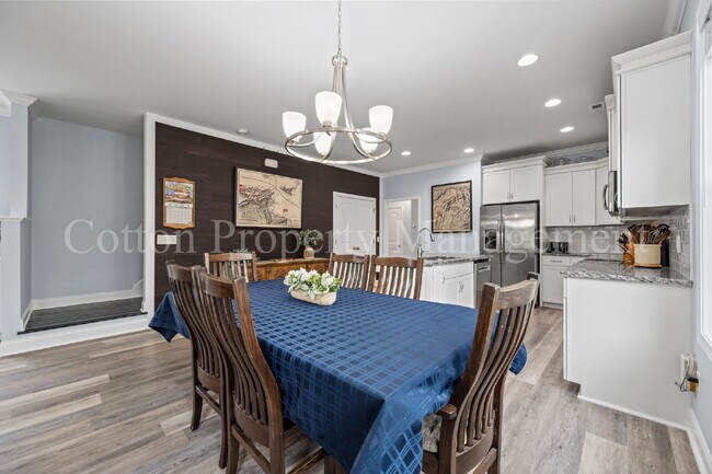 Building Photo - 807 Dan Owen Dr