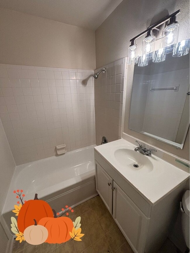 Building Photo - 3415 Town Country Ave