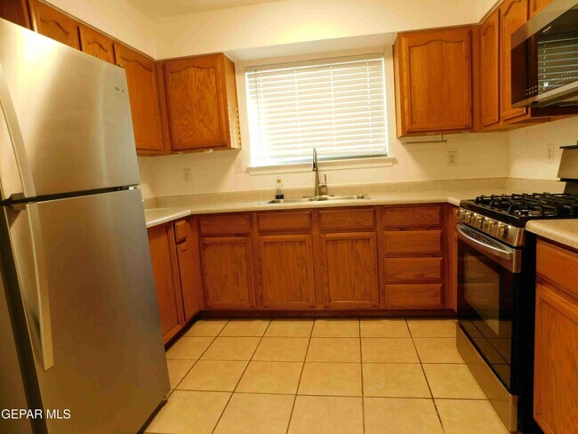 Building Photo - 14024 Tierra Halcon Dr