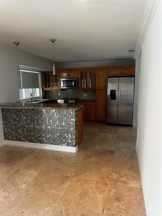 Building Photo - 3 bedroom in Hollywood FL 33021