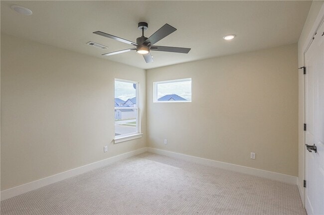 Building Photo - 970 Moksha St