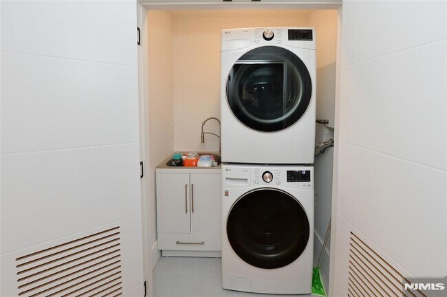 Building Photo - 65 Franklin St