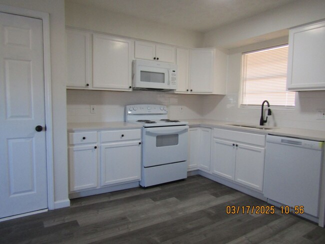 Building Photo - Remodeled three-bedroom home located in th...