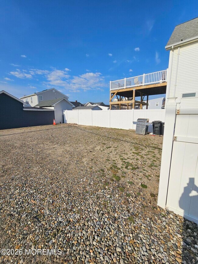 Building Photo - 103 16th Ave