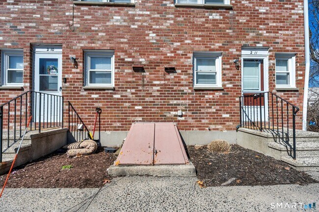 Building Photo - 43 Hiltbrand Rd