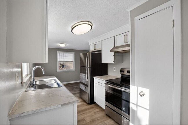 Building Photo - 47499 South Hampton Dr