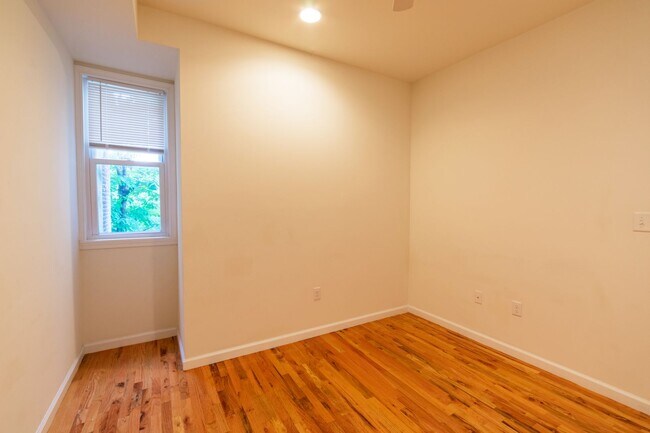 Building Photo - 330 N Preston St