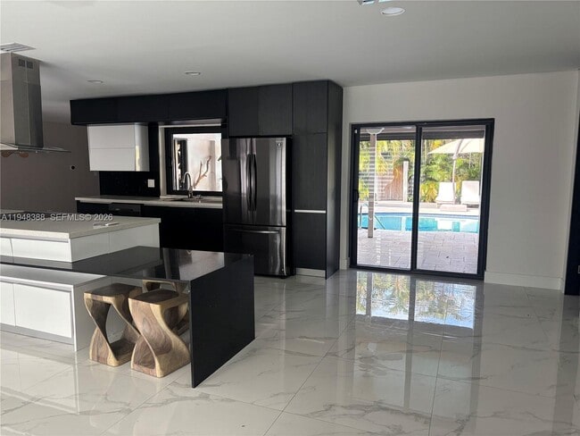 Building Photo - 7261 NW 6th Ct