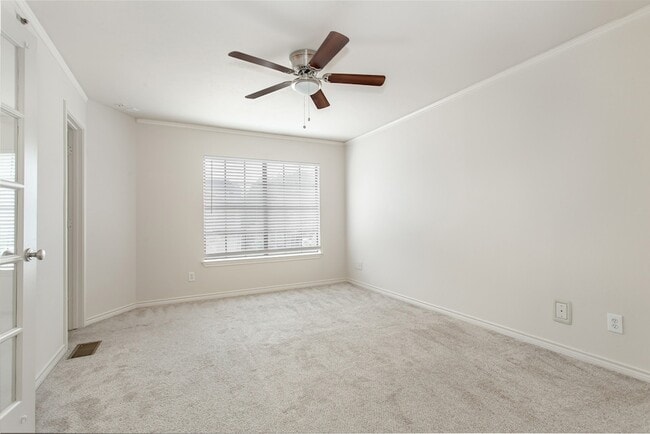 Building Photo - 1502 Villars St