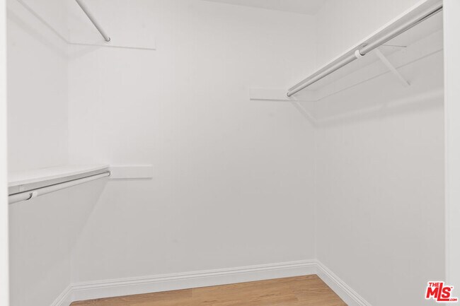 Building Photo - 2541 Stoner Ave