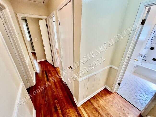 Building Photo - 9832 Walmer St