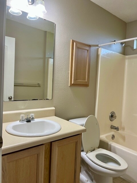 Building Photo - 2052 Shadow Lake Dr