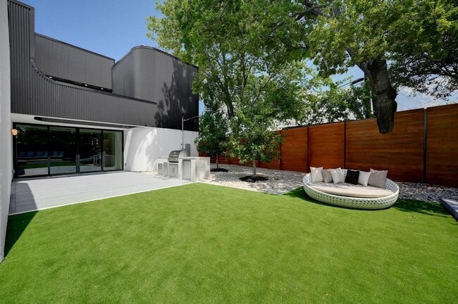 Building Photo - 7809 Woodrow Ave