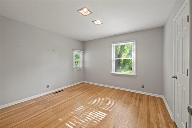 Building Photo - 2113 Pamela Dr