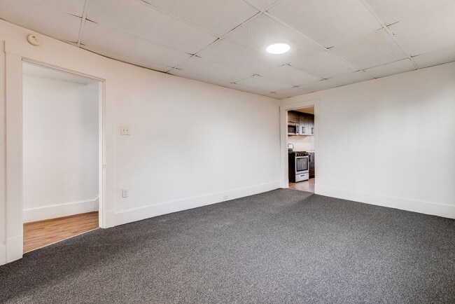 Building Photo - 2027 Eccles St