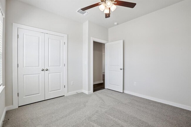 Building Photo - 2332 Delano Dr