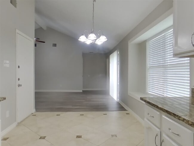 Building Photo - 22510 Braken Carter Ln