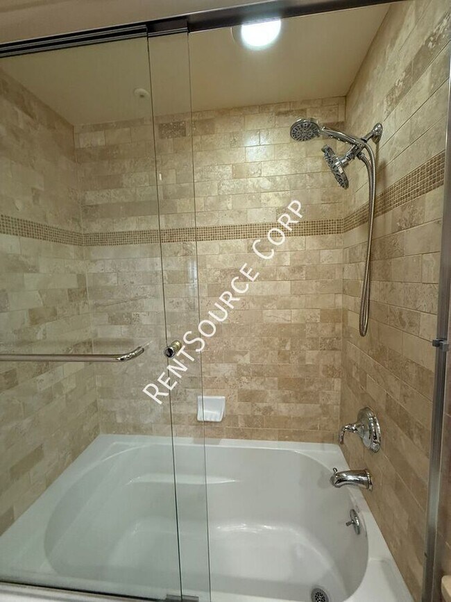 Building Photo - 12044 Hoffman St