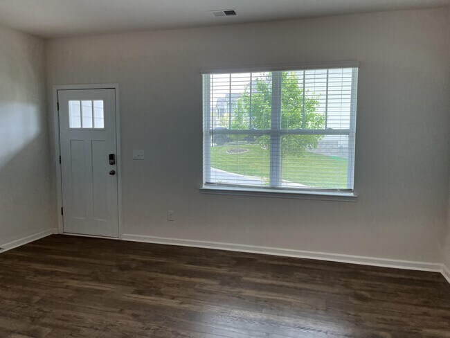 Building Photo - 118 Marathon Ln