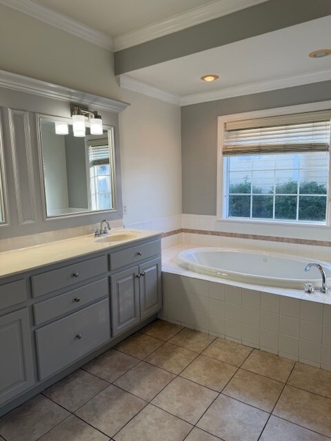 Building Photo - 3650 Victoria Dr