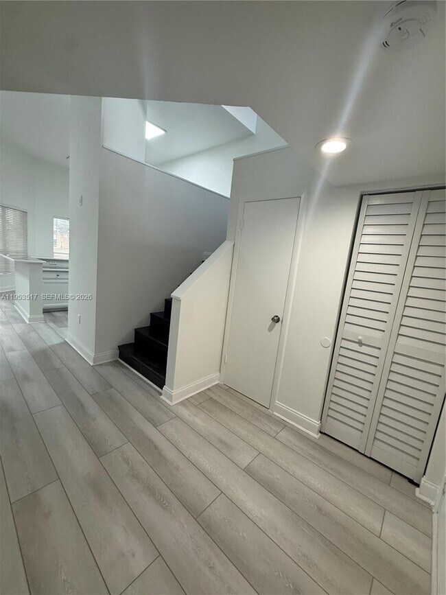 Building Photo - 4847 Via Palm Lakes