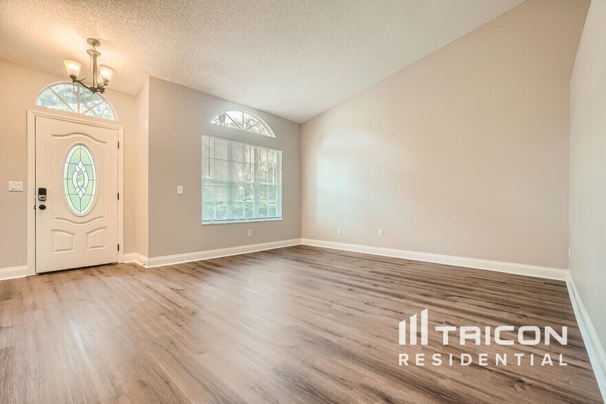 Building Photo - 7049 Sawmill Cir