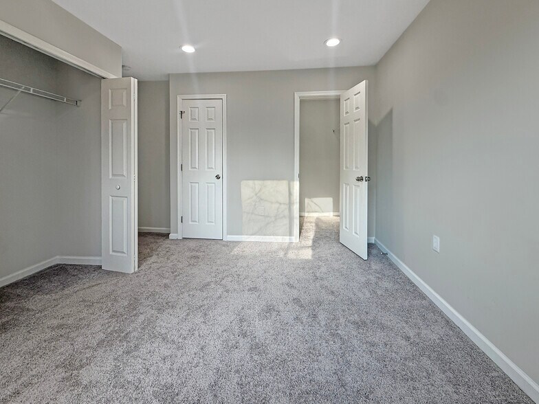 Room 2 - 1344 Barnaby Ter SE