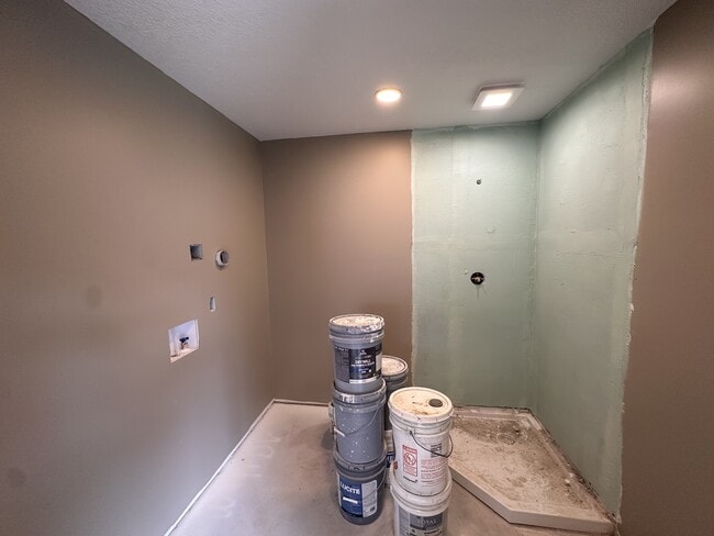 Building Photo - 212 E 1st St